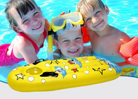 Των κίτρινων παιδιών αέρα κρεβατιών διογκώσιμο στρώμα ιστιοσανίδων παραλιών επιπλέον κολυμπώντας προμηθευτής